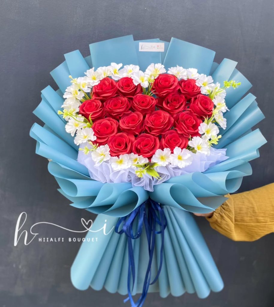 Heart Rose ❣️Artificial flower🌼Perpaduan warna elegant banget ,dipesan untuk acara engagement, (1)