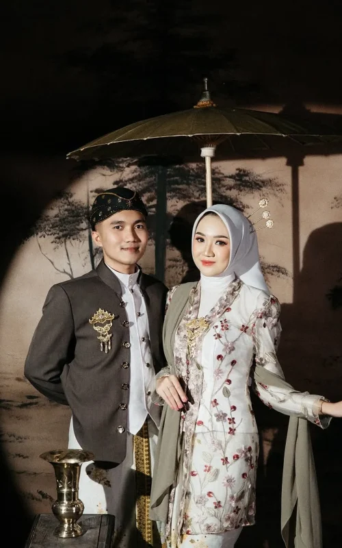 Ngerti asale, ngugemi tradisine, lan urip kanthi roso -Share and be an inspiration for others @