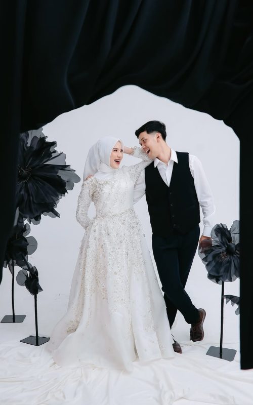Prewedding Story Foto @alterastudio.co Mua @lalanella_makeup Gown @nayyu.atelier Alamat Studio -
