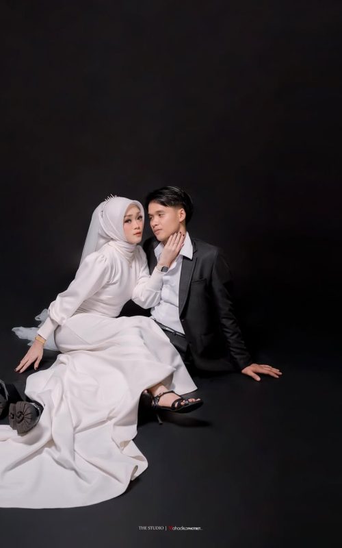 Prewedding session - Eka & RikoMUA-ATTIRE - @nadyaauliazulfa STUDIO - @mahadikaphotret_offical'H